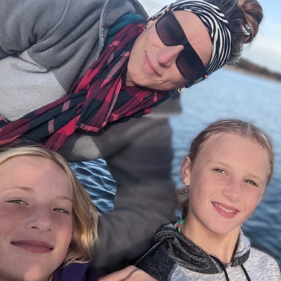 Meet your Posher, Stephanie - Picture 2 of 15